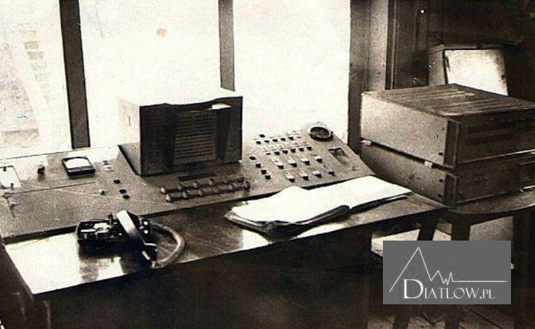Zdjęcie wykonane w biurze jednostki wojskowej 6602 pod koniec lat pięćdziesiątych