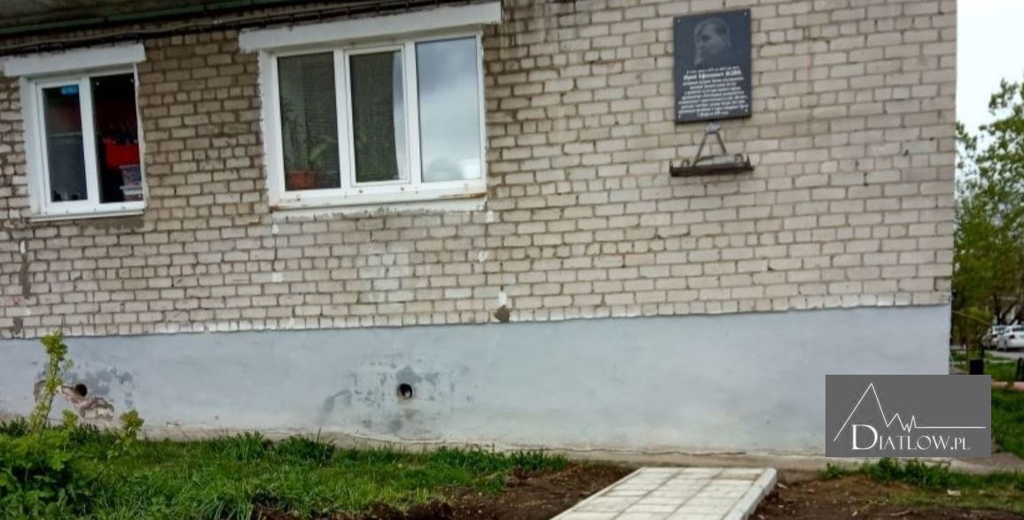 Tablica na ścianie domu Jurija Judina 